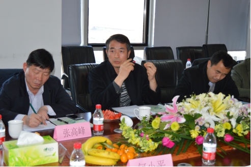 北京市工商聯(lián)佘運(yùn)副主席(中)、張峰處長(左)，北京市統(tǒng)戰(zhàn)部曹杰處長(右)